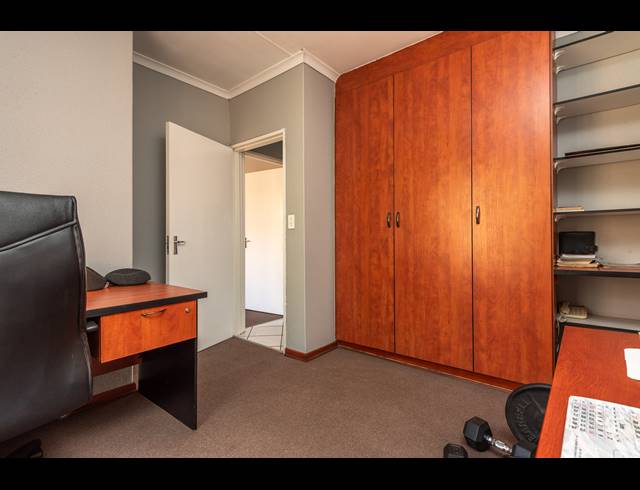 3 BEDROOM CLUSTER TO LET IN NEW MARKET